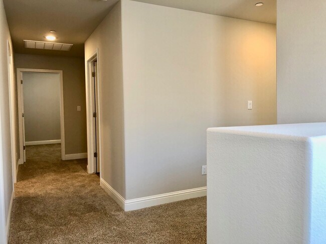 Building Photo - $2,295 Fowler & Shields, 4 bed - N. Sophie...