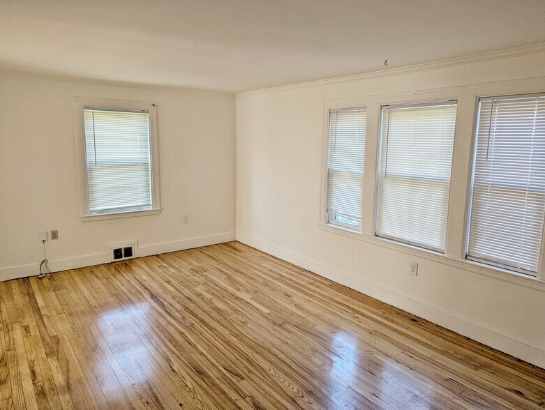 Building Photo - 111 Gladeside Ave