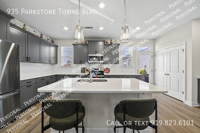 Building Photo - 935 Parkstone Towne Blvd