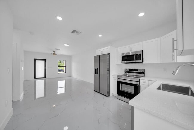 Building Photo - 2413 Quentin Ave S