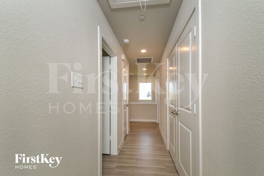 Building Photo - 600 Ava Trl