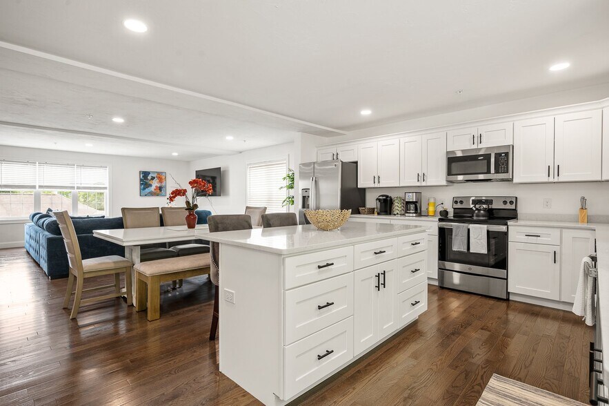 Building Photo - 49 Chilmark St