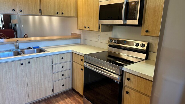Building Photo - 1201 Seafarer Cir