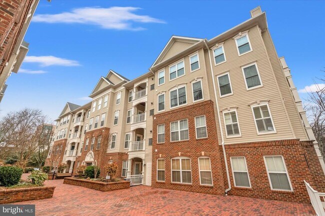 Building Photo - 5120 Donovan Dr