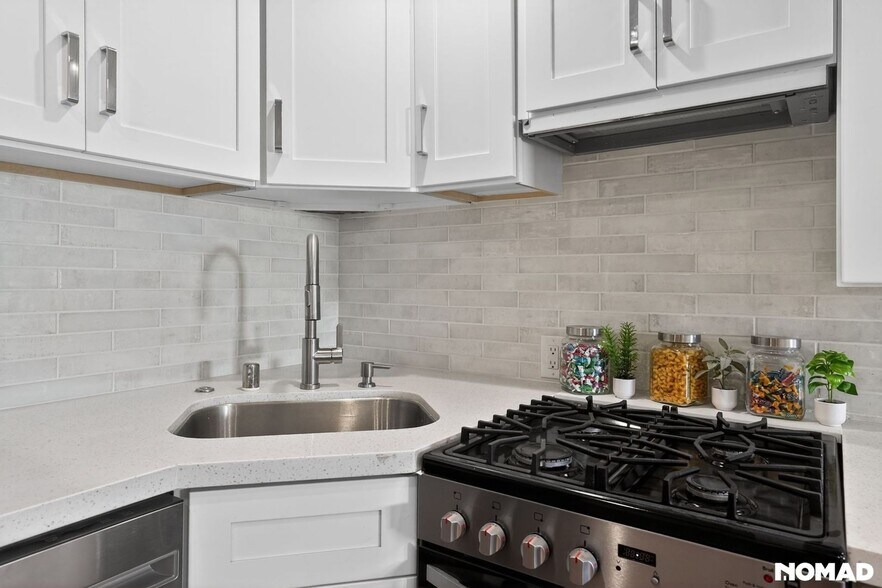 Building Photo - 857 McElroy St