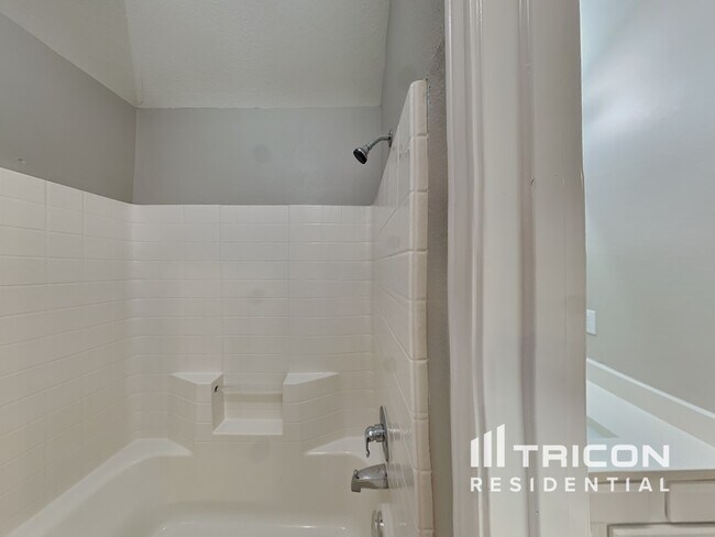 Building Photo - 4512 Ridgeway Dr