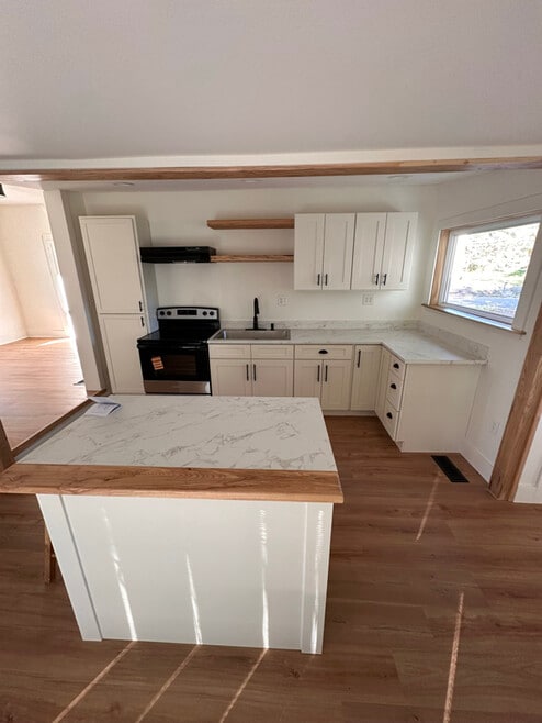 Building Photo - 564 Cooper Ave