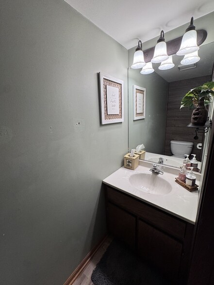 Building Photo - 2617 Oakshire Ct