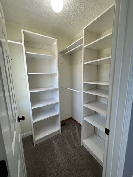 Building Photo - 2800 Pheasant Field Dr