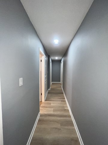 Building Photo - 1108 E 9th St