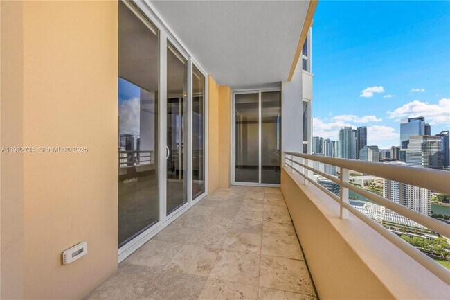 Building Photo - 808 Brickell Key Dr