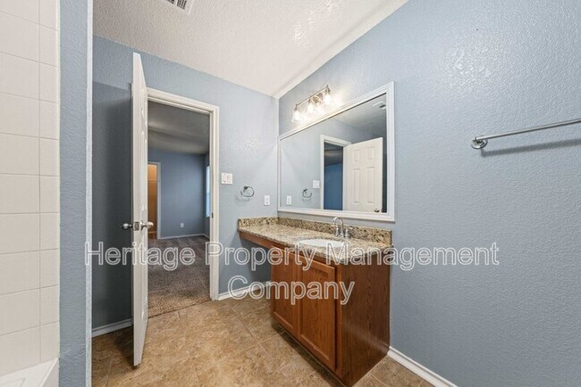 Building Photo - 915 Ridingate Farm