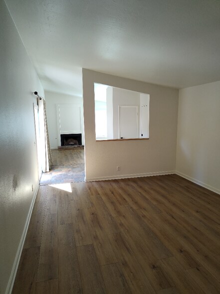 Building Photo - 44715 La Paz Rd