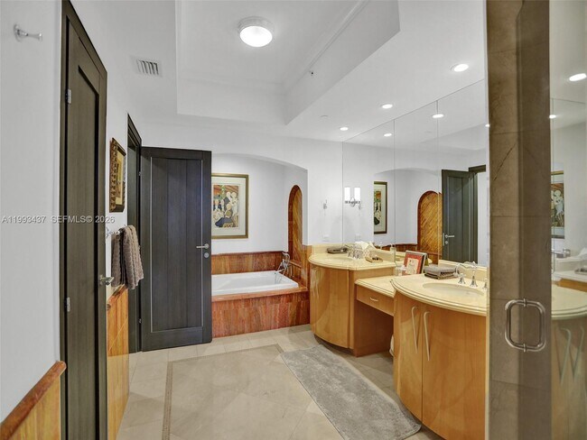 Building Photo - 17875 Collins Ave