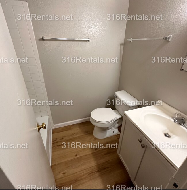 Building Photo - $725 - SECTION 8/ Housing Voucher approved 3 bedroom / 1 bathroom - Newly remodeled Apartment