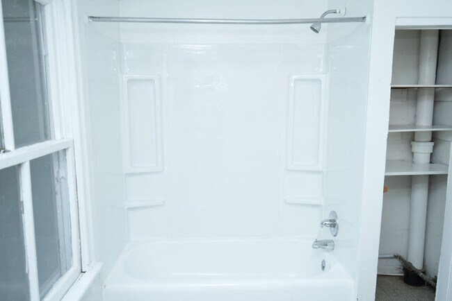 Building Photo - 720 Nalle St