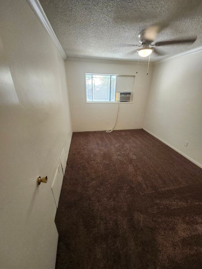 Building Photo - Newly Renovated! Spacious 4-Bed, 2-Bath Ho...