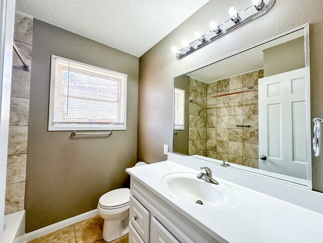 Building Photo - Large Home Preleasing for Summer 2025!