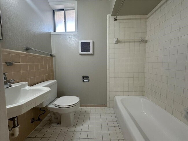 Building Photo - 5123 Del Monte Dr