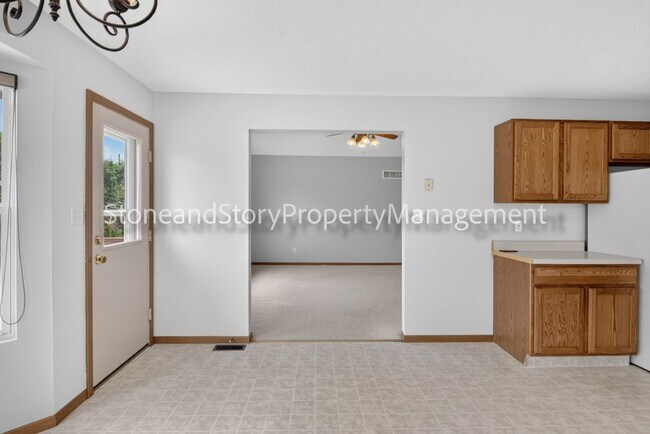 Building Photo - 6926 SW 17th St