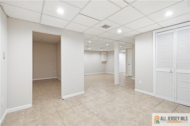 Building Photo - 55 Parsler Pl