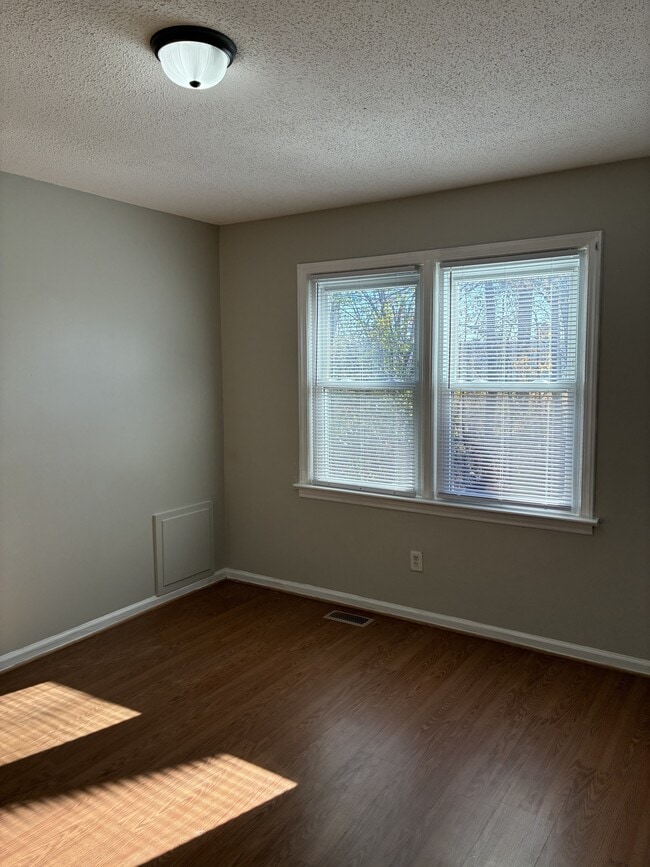 Building Photo - 114 Concord Dr