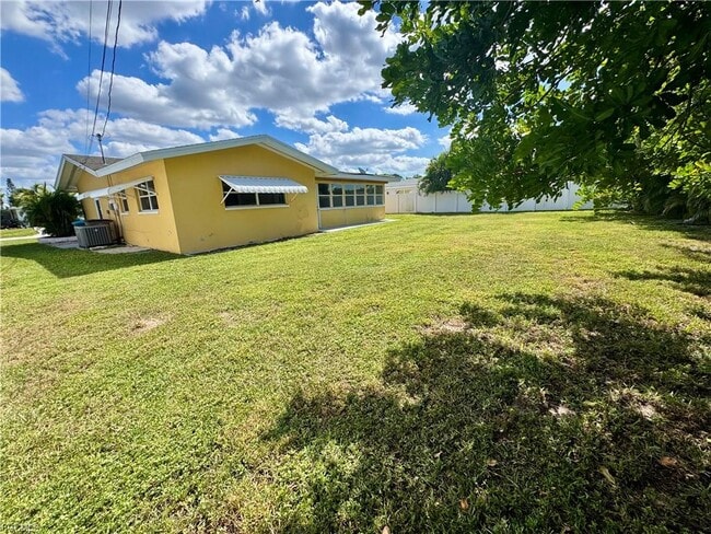 Building Photo - 4522 SE 10th Pl