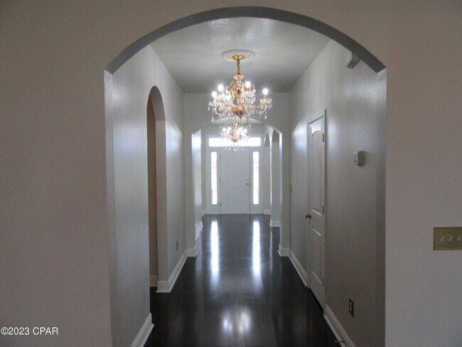 Building Photo - 105 N Shoreview Dr.