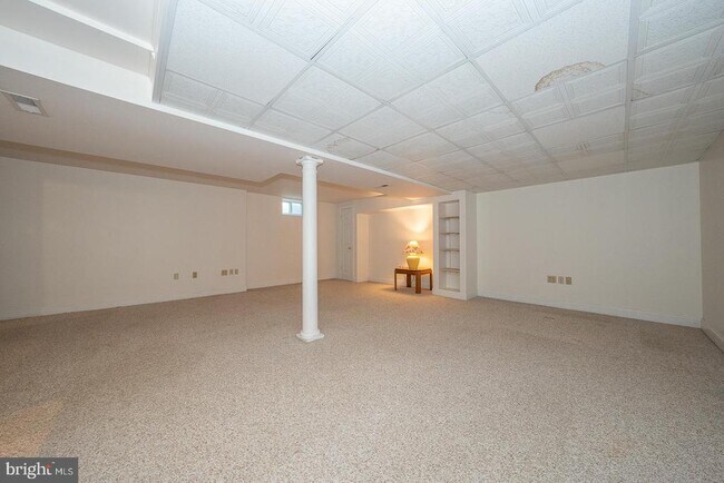 Building Photo - 301 Hanover Ct