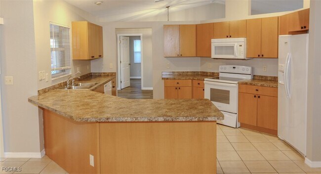 Building Photo - 4112 SW 6th Pl