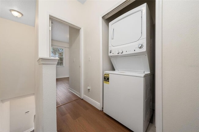 Building Photo - 10612 Savannah Wood Ct