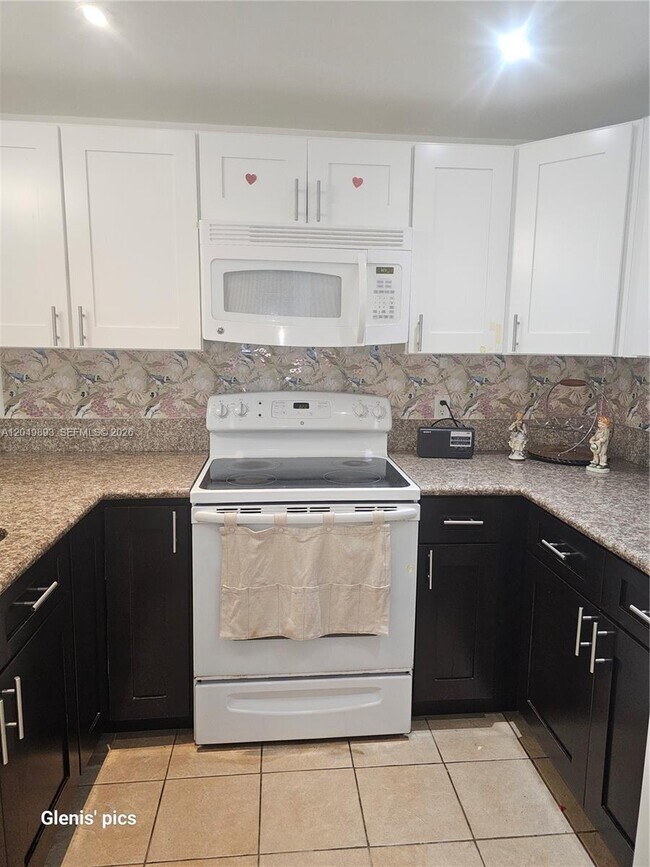 Building Photo - 20400 W Country Club Dr