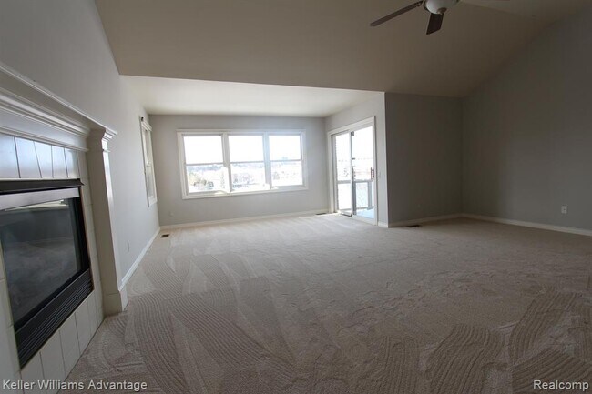 Building Photo - 18547 Clairmont Cir E