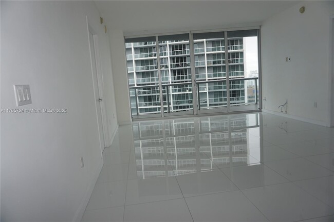 Building Photo - 475 Brickell Ave