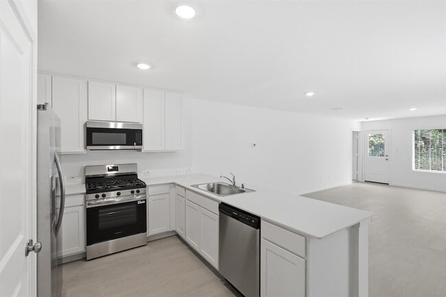 Building Photo - 3040 Campeiro Ave