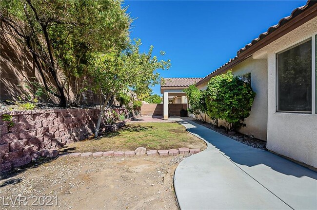 Building Photo - 7225 Fern Meadow St