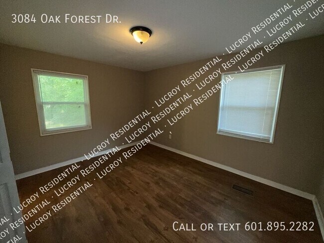 Building Photo - 3084 Oak Forest Dr