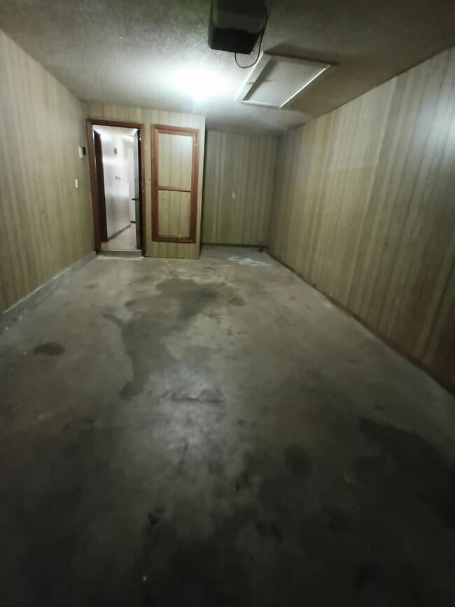 Building Photo - Nice duplex