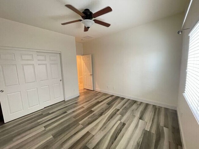 Building Photo - Carry Over Showing: This property has been...