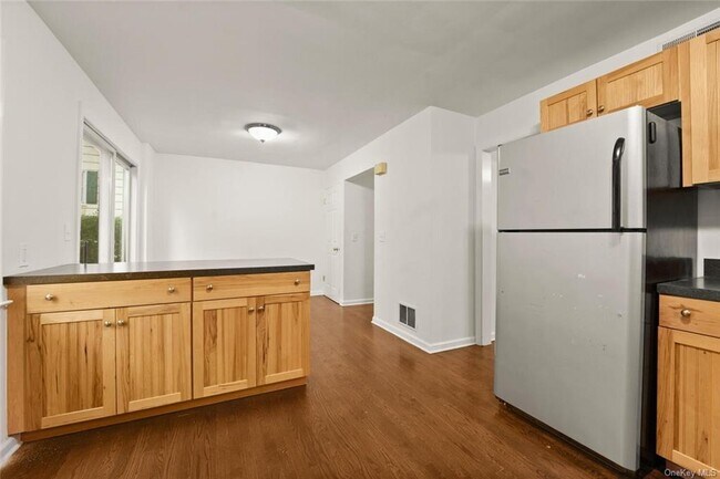 Building Photo - 47 Hommocks Rd