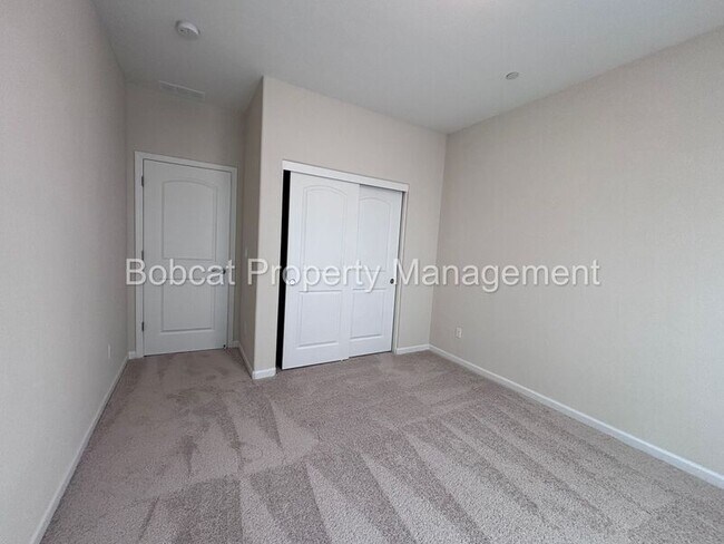 Building Photo - 852 Furlong Dr