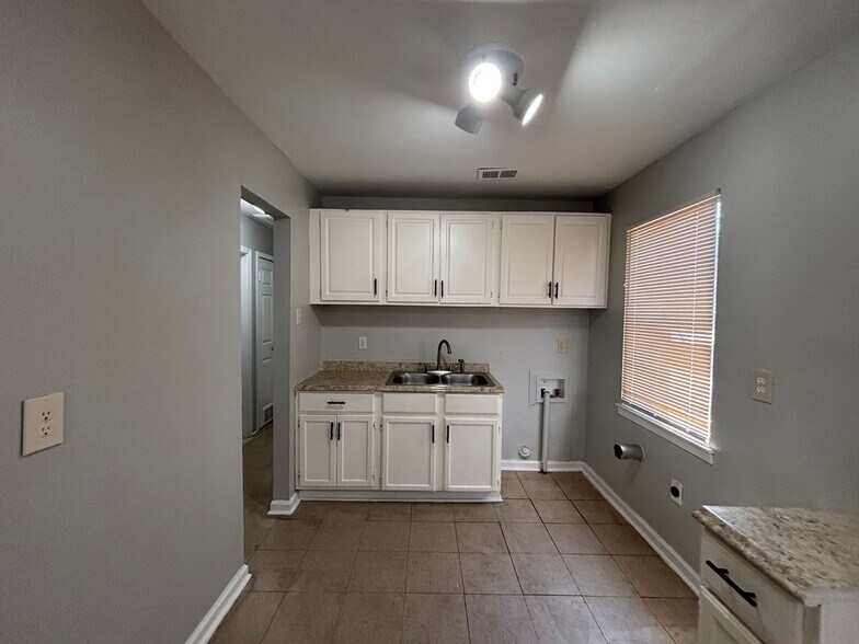 Building Photo - 2551 Dakar Ave