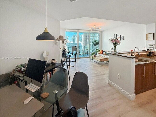 Building Photo - 300 S Biscayne Blvd