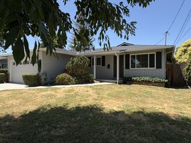 Building Photo - 718 Ruth Dr