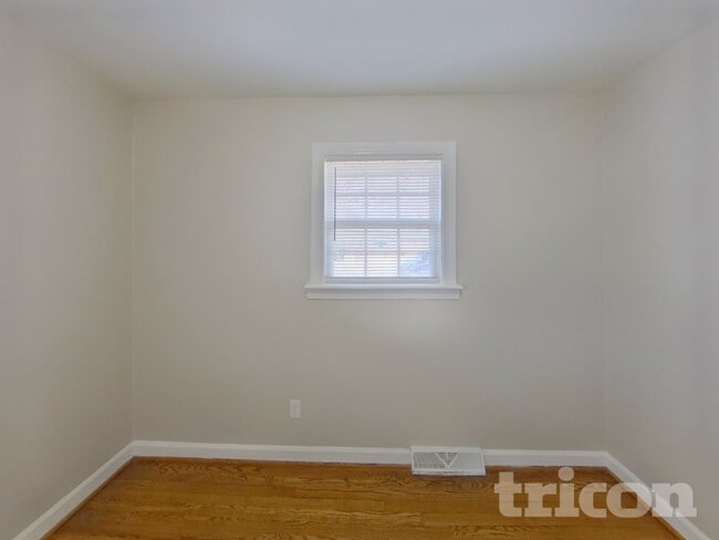 Building Photo - 4300 Oak Forest Dr