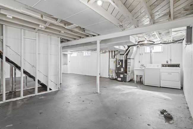 Building Photo - 15645 Warwick Ave