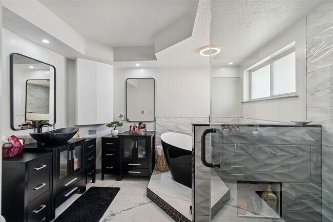 Building Photo - 1062 Greenturf Rd