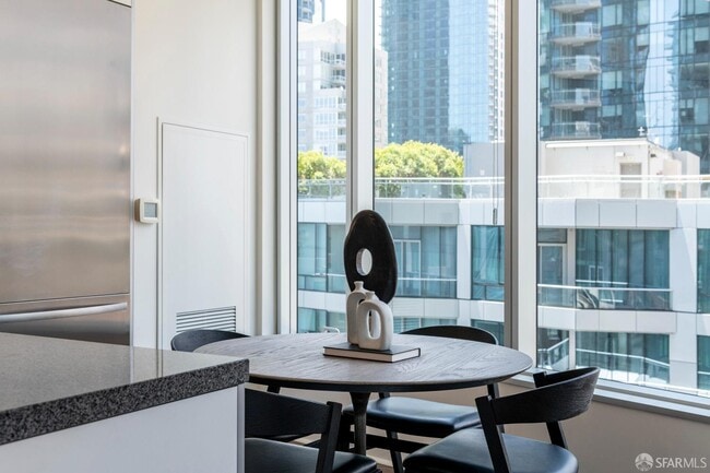 Building Photo - 301 Main St