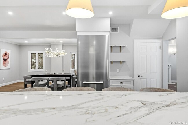 Building Photo - 2 Wynmor Rd