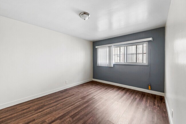 Building Photo - 10618 Crenshaw Blvd